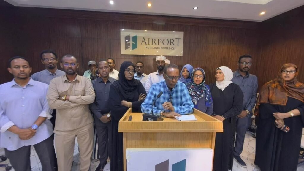 Xildhibaanada Puntland ku metela Baarlamaanka Soomaaliya ayaa caawawareeray Muqdisho