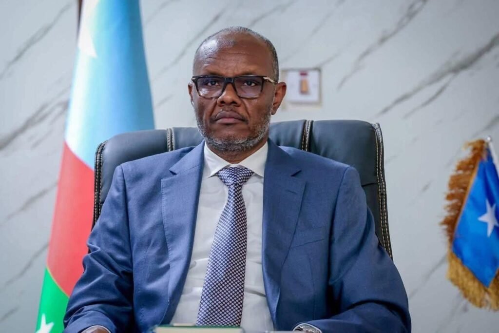 DEG-DEG: Cabdicasiis Laftagareen ayaa ku dhawaaqay inuu is-casilay.