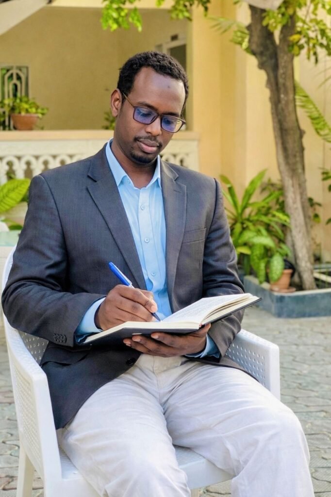 Gudoomiye Ali Elim Ibrahim Qormo Siyaasadeed: “Hoggaan ku kooban ‘Aniga ha i eedo’ iyo Saameynta ka dhalan karta”