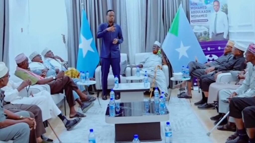 Musharax Madaxweynaha Hirshabeelle Mohamed Abdulkadir oo maanta Muqdisho kula kulmay qaar kamid ah Odayaasha Hirshabelle.